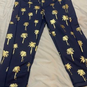 Ladies XL Lilly Pulitzer Luxletic  capri in Navy and Gold